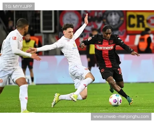 拜仁主帅弗利克谈德甲逼抢传统与现代战术融合